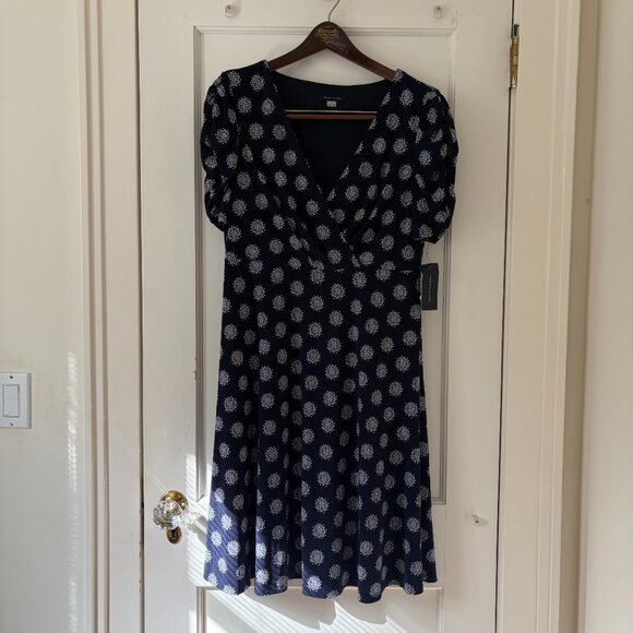 Tommy Hilfiger Palace Medallion Fit & Flare Dress Size 10 Navy and White NWT - Picture 2 of 10